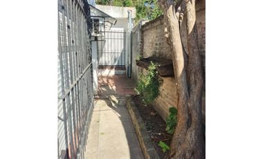 Casa + depto a metros de Av. Alvear.