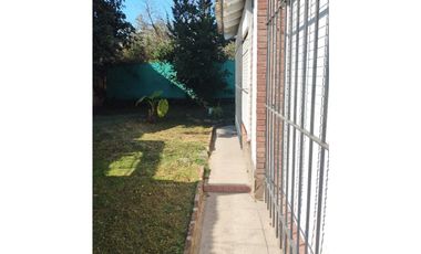 Casa + depto a metros de Av. Alvear.