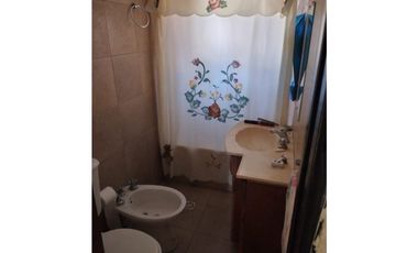 Casa + depto a metros de Av. Alvear.