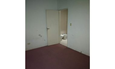 Casa + depto a metros de Av. Alvear.