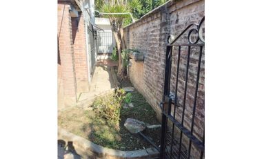 Casa + depto a metros de Av. Alvear.