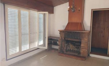 Casa + depto a metros de Av. Alvear.