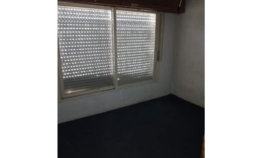 Casa + depto a metros de Av. Alvear.