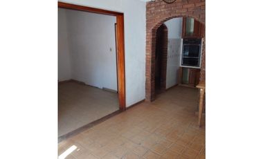 Casa + depto a metros de Av. Alvear.