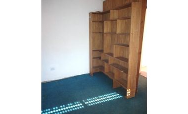 Casa + depto a metros de Av. Alvear.