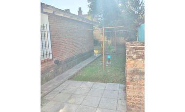 Casa + depto a metros de Av. Alvear.