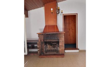 Casa + depto a metros de Av. Alvear.