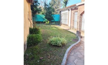 Casa + depto a metros de Av. Alvear.