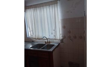 Casa + depto a metros de Av. Alvear.