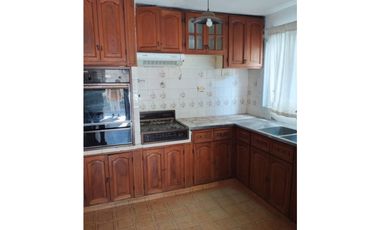 Casa + depto a metros de Av. Alvear.