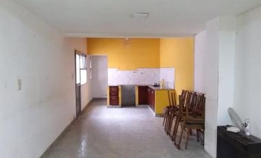 INDEXA VENDE CASA EN PLANTA BAJA, 2 HABITACIONES CON PATIO Y ENTRADA DE VEHÍCULO EN B° 827