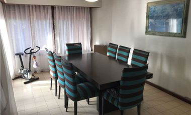 Importante chalet sobre lote de 1000 mts. Garage - quincho para 4 autos. Pileta. Zona La Florida.