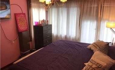 Importante chalet sobre lote de 1000 mts. Garage - quincho para 4 autos. Pileta. Zona La Florida.