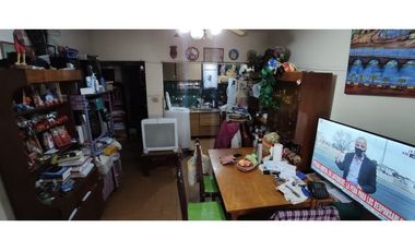 Casa 4 ambientes + Local/ Barrio Don Emilio