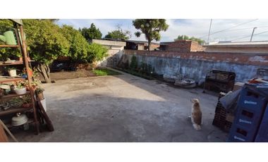 Casa 4 ambientes + Local/ Barrio Don Emilio