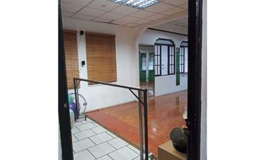 ALQUILO CASA PARA USO COMERCIAL AV CUBA 400M2