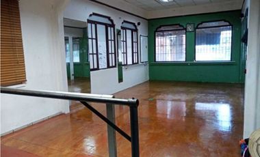 ALQUILO CASA PARA USO COMERCIAL AV CUBA 400M2