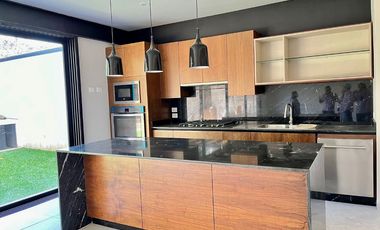 Casa en Fraccionamiento en Rancho Cortes Cuernavaca - ROQ-1175-Fr