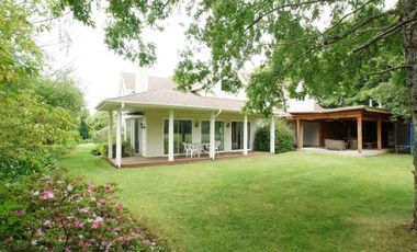 Hermosa Casa de veraneo,   Bahía Coique, Lago Ranco