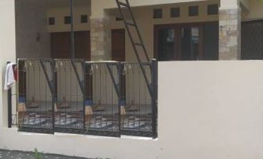Rumah disewakan di Jawa Timur, Surabaya - Tanpa perabotan