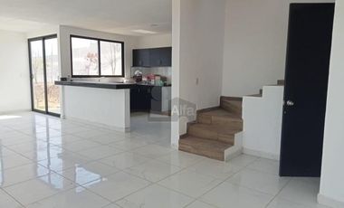 Casa en venta en fraccionamiento en Totolapan, Morelos, México