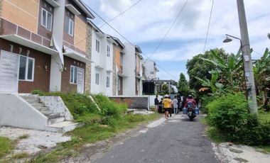 RUMAH SIAP HUNI 1 MENIT DARI POLSEK KULON PROGO