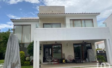 Casa en Venta en Paraíso Country Club, Emiliano Zapata, Morelos