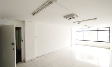 oficina en arriendo en la veracruz. Cod A4220205