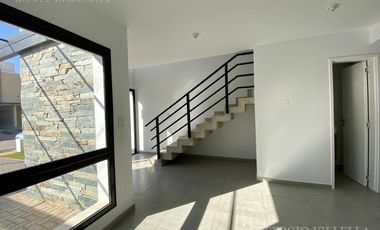 DUPLEX | 3 dormitorios | C/cochera | Miradores de Manantiales II