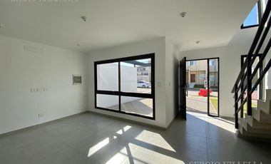 DUPLEX | 3 dormitorios | C/cochera | Miradores de Manantiales II