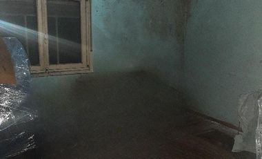 PALOMAR - VENTA DE CASA A RECICLAR SOBRE LOTE DE 10X 44