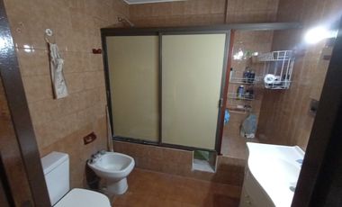 Venta Edificio comercial, 2 locales, cancha pádel, departamento