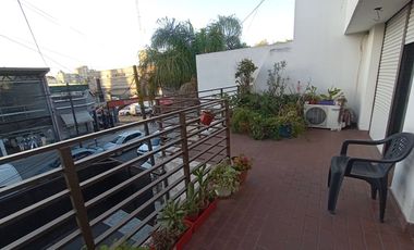 Venta Edificio comercial, 2 locales, cancha pádel, departamento