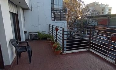 Venta Edificio comercial, 2 locales, cancha pádel, departamento