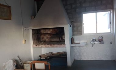 Venta Edificio comercial, 2 locales, cancha pádel, departamento