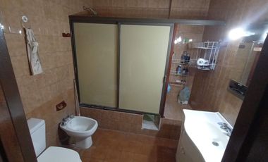Venta Edificio comercial, 2 locales, cancha pádel, departamento