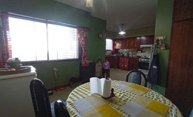 Venta Edificio comercial, 2 locales, cancha pádel, departamento