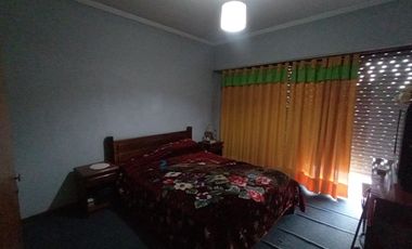 Venta Edificio comercial, 2 locales, cancha pádel, departamento