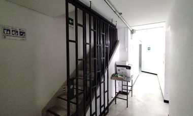 Alto Retorno y Valorización: Local Comercial Listo para Generar Renta en Avenida Principal del Sur 1 piso con Mezanine. Cod A12312