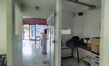 Alto Retorno y Valorización: Local Comercial Listo para Generar Renta en Avenida Principal del Sur 1 piso con Mezanine. Cod A12312