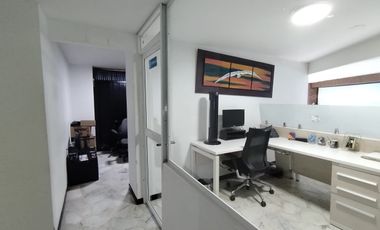 Alto Retorno y Valorización: Local Comercial Listo para Generar Renta en Avenida Principal del Sur 1 piso con Mezanine. Cod A12312