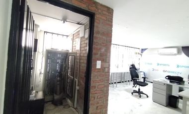 Alto Retorno y Valorización: Local Comercial Listo para Generar Renta en Avenida Principal del Sur 1 piso con Mezanine. Cod A12312