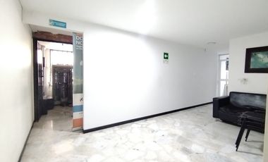 Alto Retorno y Valorización: Local Comercial Listo para Generar Renta en Avenida Principal del Sur 1 piso con Mezanine. Cod A12312