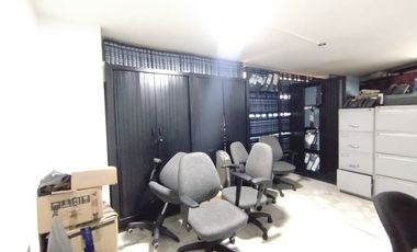 Alto Retorno y Valorización: Local Comercial Listo para Generar Renta en Avenida Principal del Sur 1 piso con Mezanine. Cod A12312