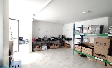 Alto Retorno y Valorización: Local Comercial Listo para Generar Renta en Avenida Principal del Sur 1 piso con Mezanine. Cod A12312