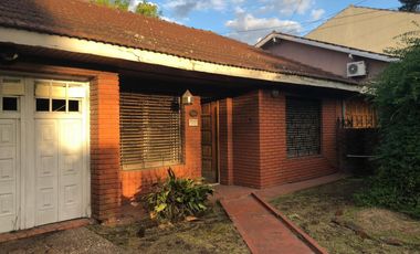 CASA CHALET A REFACCIONAR EN LUIS GUILLON