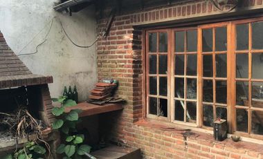CASA CHALET A REFACCIONAR EN LUIS GUILLON