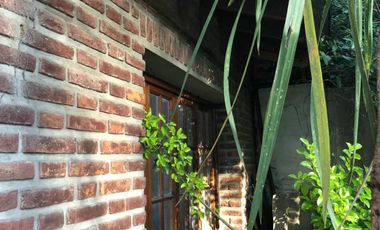 CASA CHALET A REFACCIONAR EN LUIS GUILLON