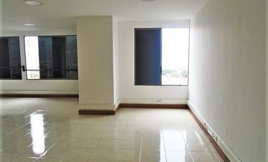 PR12391 SE VENDE OFICINA EN SECTOR MANILA - EL POBLADO