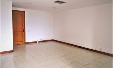 PR12391 SE VENDE OFICINA EN SECTOR MANILA - EL POBLADO